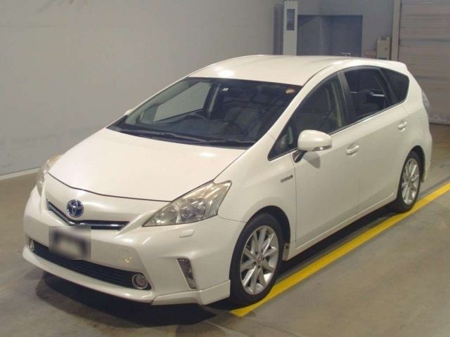 561 Toyota Prius alpha ZVW41W 2012 г. (TAA Yokohama)